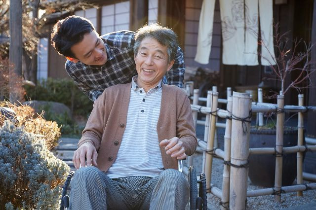 シニア旅行者イメージ